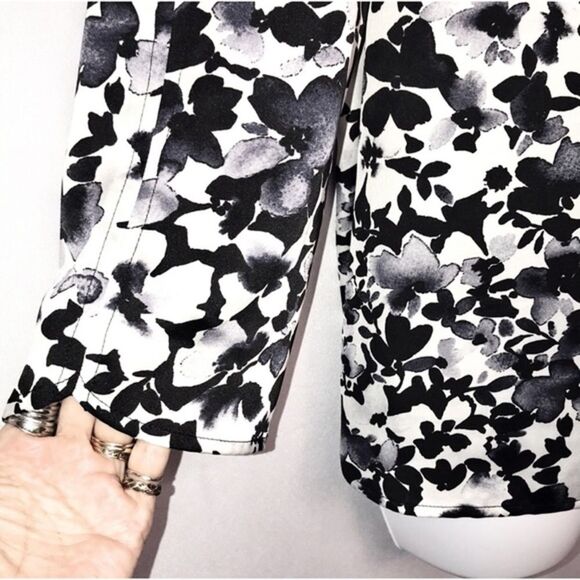 The Limited Black & White Floral Tunic Top sz L - Picture 5 of 9